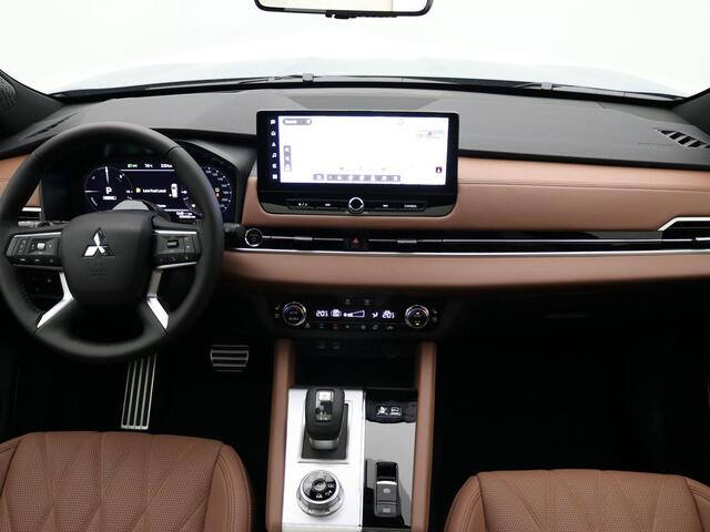 Mitsubishi OUTLANDER 2.4 PHEV Instyle+ /¤ 6.000,- Voordeel Op Nieuwprijs / Prijs is Rijklaar inclusief trekhaak / Elektrische Range 86 KM WLTP / 1600KG Trekgewicht / 8 Jaar Fabrieksgarantie / Two-Tone kleuren combinatie /