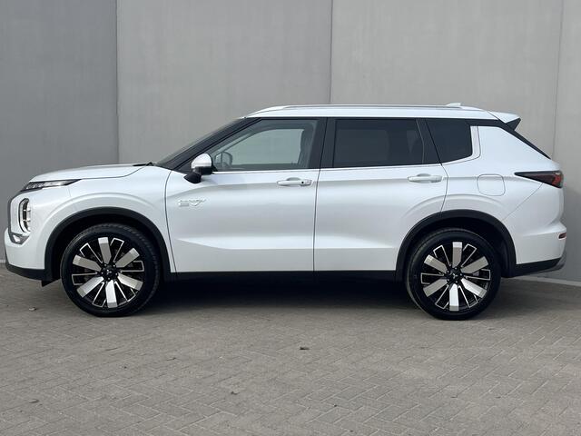 Mitsubishi OUTLANDER 2.4 PHEV Business Edition / 1600kg Trekgewicht / 8 jaar Garantie / Origineel NL Auto / Yamaha Audio Installatie / Navigatie/ Apple Carplay Android Auto / 360 Camera / HUD / Elektrische Achterklep / PHEV AWD 4WD