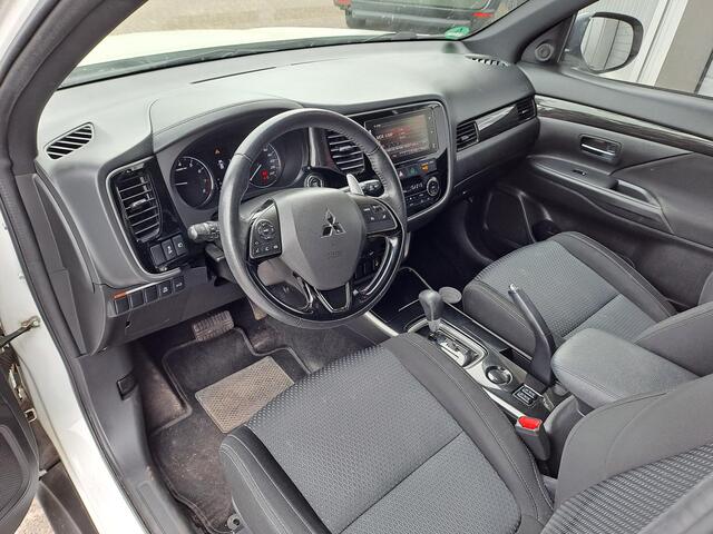 Mitsubishi OUTLANDER 2.0 2WD Intense+ 7-Persoons Stuur/stuur Verwarming, Cruise control,