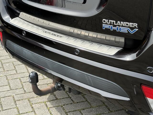 Mitsubishi OUTLANDER 2.0 PHEV S-Edition ? Leer ? Kanteldak ? Camera ? Trekhaak ?