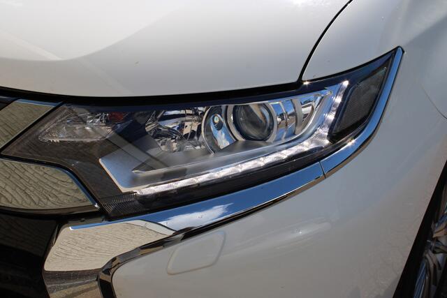 Mitsubishi OUTLANDER 2.4 PHEV Intense+ | Trekhaak | Camera | Navigatie |