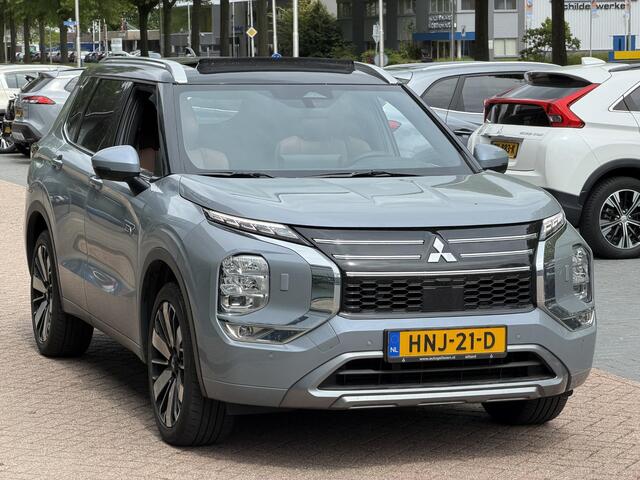 Mitsubishi OUTLANDER 2.4 PHEV Instyle+ | Leder | Panoramadak | Yamaha Premium | Adaptieve Cruise Control | Massagestoelen | FABRIEKSGARANTIE TOT 05-2033!