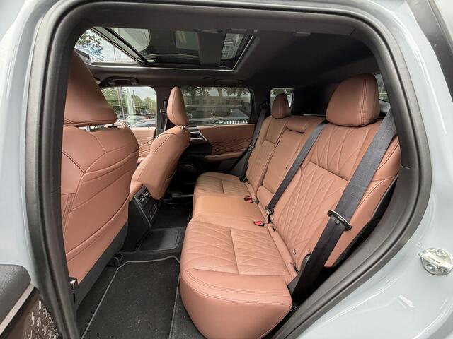 Mitsubishi OUTLANDER 2.4 PHEV Instyle+ | Leder | Panoramadak | Yamaha Premium | Adaptieve Cruise Control | Massagestoelen | FABRIEKSGARANTIE TOT 05-2033!