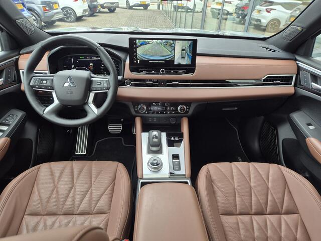 Mitsubishi OUTLANDER 2.4 PHEV Instyle+ | Panoramadak | Afneembare trekhaak | 1600KG Trekgewicht |