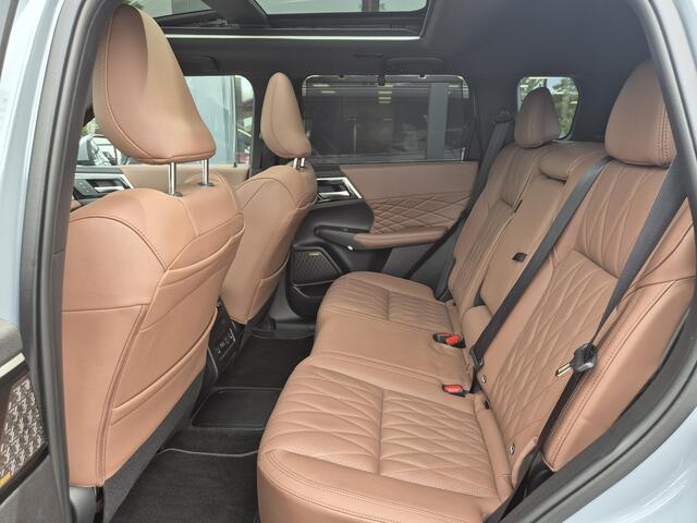 Mitsubishi OUTLANDER 2.4 PHEV Instyle+ | Panoramadak | Afneembare trekhaak | 1600KG Trekgewicht |