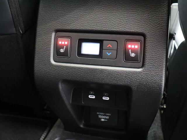 Mitsubishi OUTLANDER 2.4 PHEV Instyle | Stoelverwarming Voor en Achter | Elektrische Achterklep | Yamaha audio | Panoramadak | Stoelmassage |