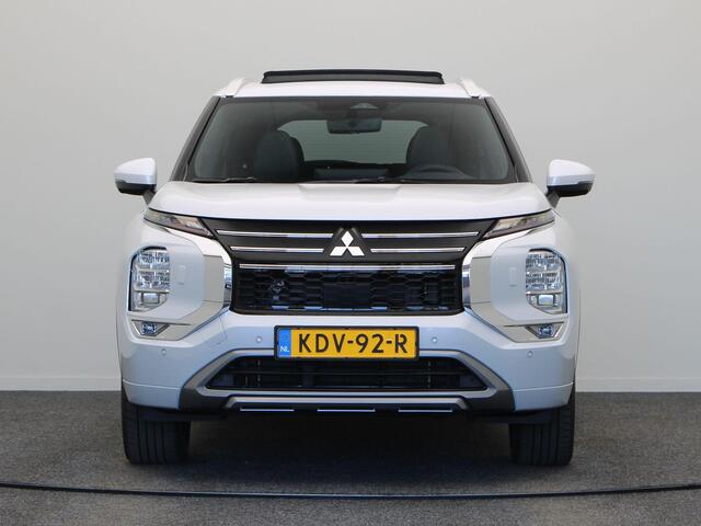 Mitsubishi OUTLANDER 2.4 PHEV Instyle | Stoelverwarming Voor en Achter | Elektrische Achterklep | Yamaha audio | Panoramadak | Stoelmassage |