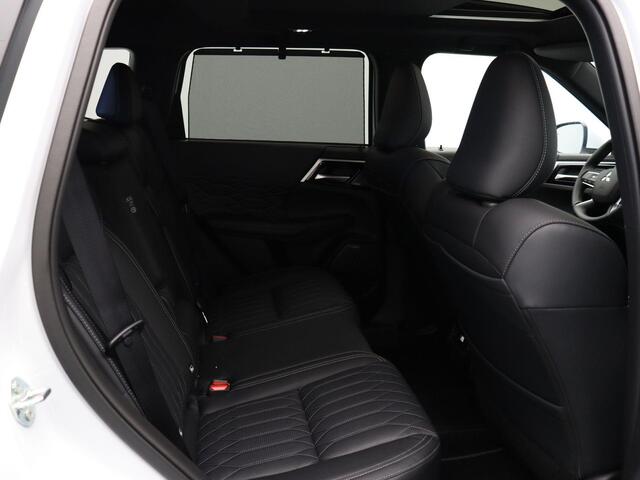 Mitsubishi OUTLANDER 2.4 PHEV Instyle | Stoelverwarming Voor en Achter | Elektrische Achterklep | Yamaha audio | Panoramadak | Stoelmassage |