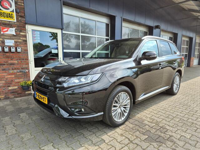 Mitsubishi OUTLANDER 2.4 PHEV INTENSE+, Trekhaak, Carplay, 360 Camera, Zonnedak, Elektrische Achterklep, ALL IN Prijs!