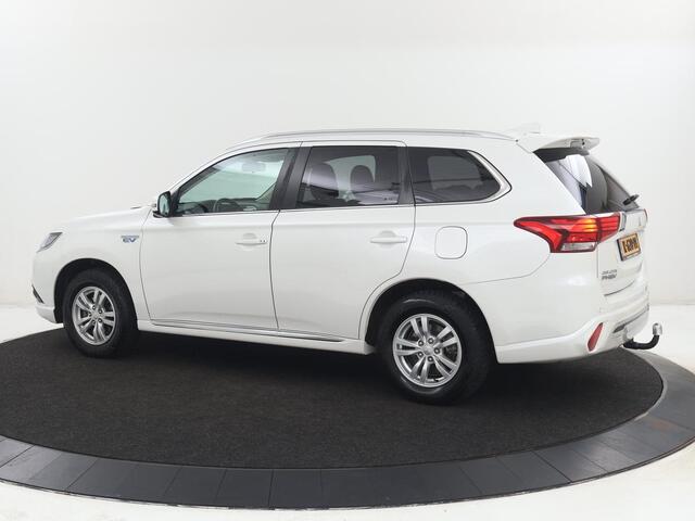 Mitsubishi OUTLANDER 2.4 PHEV Pure+ | SOH 71,6% | Stoelverwarming | Carplay | Camera | Trekhaak | Keyless | Climate control | DAB | Full LED | Cruise control | Bluetooth | Plug In