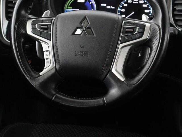 Mitsubishi OUTLANDER 2.4 PHEV Pure+ | SOH 71,6% | Stoelverwarming | Carplay | Camera | Trekhaak | Keyless | Climate control | DAB | Full LED | Cruise control | Bluetooth | Plug In