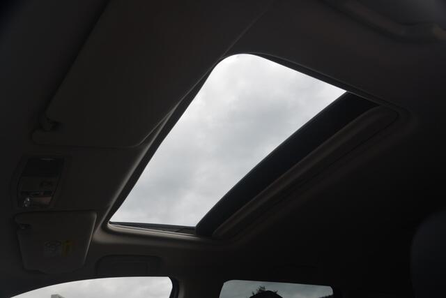 Mitsubishi OUTLANDER 2.4 PHEV Intense+ | Navigatie | Clima | Leer | Stoelverwarming | LED Verlichting | NL auto!! |