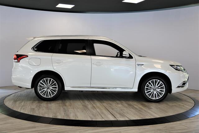 Mitsubishi OUTLANDER 2.4 PHEV Instyle | Schuif- kanteldak | Leer | Trekhaak