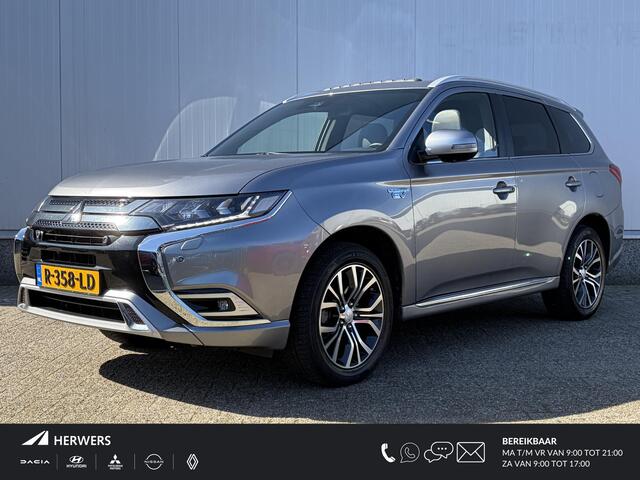 Mitsubishi OUTLANDER 2.4 PHEV Intense+ / Trekhaak / Schuifdak / Navigatie / Achteruitrijcamera /