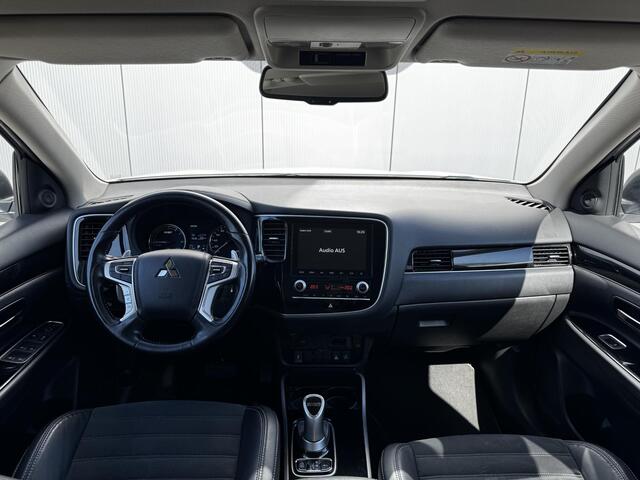 Mitsubishi OUTLANDER 2.4 PHEV Intense+ / Trekhaak Afneembaar / Trekgewicht 1.500 KG / Stoelverwarming / Achteruitrijcamera / Navigatie / Apple CarPlay & Android Auto / Stoel verwarming voor /