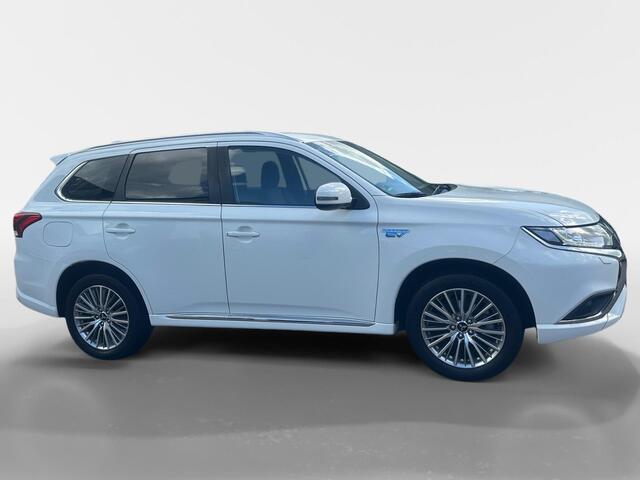 Mitsubishi OUTLANDER 2.4 PHEV Pure+ | TREKHAAK | CAMERA | GARANTIE |