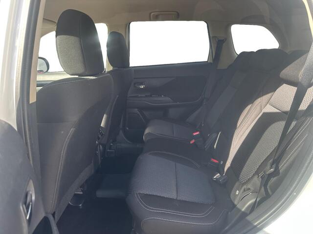 Mitsubishi OUTLANDER 2.4 PHEV Pure+ | TREKHAAK | CAMERA | GARANTIE |