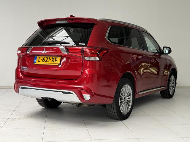 Mitsubishi OUTLANDER 2.4 PHEV Intense+ | Navigatie | 360° Camera | Panoramadak | Stoelverwarming |