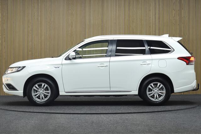 Mitsubishi OUTLANDER 2.4 PHEV Pure | Afneembare Trekhaak | Cruise-control | Camera | Clima | Apple Carplay & Android Auto | Parkeersensoren V+A | LM Velgen | Keyless | Stoelverwarming