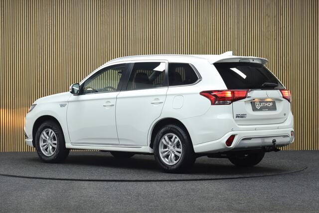 Mitsubishi OUTLANDER 2.4 PHEV Pure | Afneembare Trekhaak | Cruise-control | Camera | Clima | Apple Carplay & Android Auto | Parkeersensoren V+A | LM Velgen | Keyless | Stoelverwarming