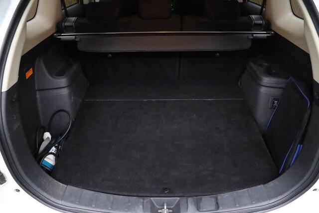 Mitsubishi OUTLANDER 2.4 PHEV Pure | Afneembare Trekhaak | Cruise-control | Camera | Clima | Apple Carplay & Android Auto | Parkeersensoren V+A | LM Velgen | Keyless | Stoelverwarming