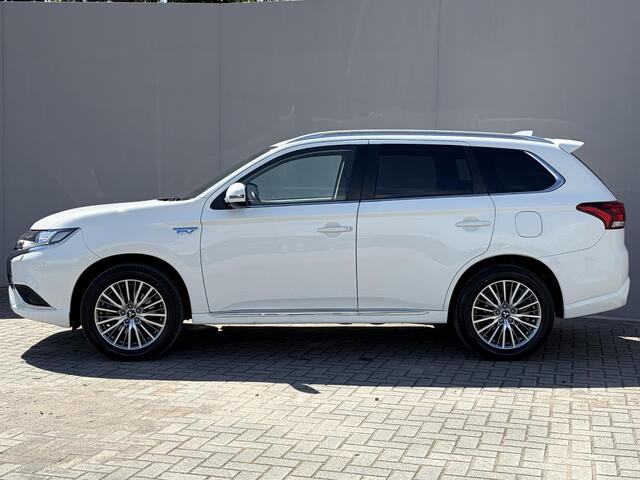 Mitsubishi OUTLANDER 2.4 PHEV Intense+ / 8 jaar Garantie / Afneembare Trekhaak 1.500 KG Trekgewicht / Dealer Onderhouden / Camera / Apple Carplay Android Auto / Elektrisch Verstelbare Stoel / Navigatie / Stoel Verwarming / Keyless Entree/Start /