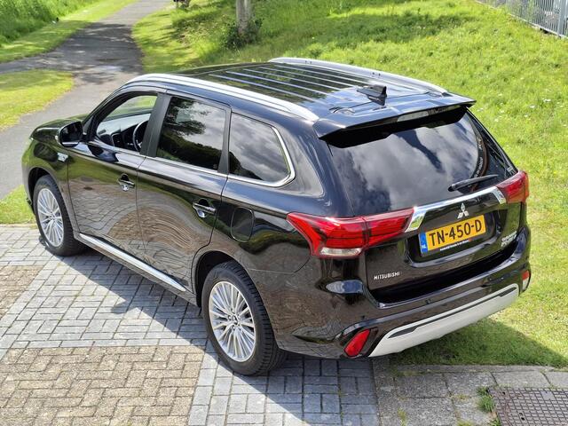 Mitsubishi OUTLANDER 2.4 PHEV Instyle Apple Carplay & Android auto | Stuur- en Stoelverwarming | Cruise adaptive | Sunroof | 1e Eigenaar | NL auto