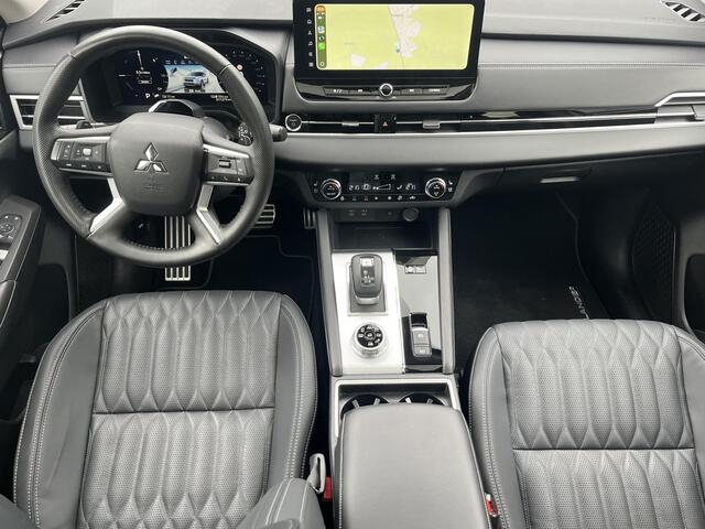 Mitsubishi OUTLANDER 2.4 PHEV Instyle / 8 jaar Fabrieksgarantie / Trekhaak (1.600KG) / Panoramadak / Elektr. Voorstoelen Met Geheugen / Stoel Verwarming Voor & Achter / Stuur & Voorruit Verwarming / Elektr. Achterklep / Apple Carplay & Android Auto / Navigatie / Airco / Dodeh