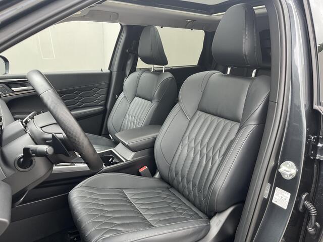 Mitsubishi OUTLANDER 2.4 PHEV Instyle / 8 jaar Fabrieksgarantie / Trekhaak (1.600KG) / Panoramadak / Elektr. Voorstoelen Met Geheugen / Stoel Verwarming Voor & Achter / Stuur & Voorruit Verwarming / Elektr. Achterklep / Apple Carplay & Android Auto / Navigatie / Airco / Dodeh