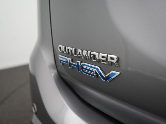 Mitsubishi OUTLANDER 2.4 PHEV Pure+ - RIJKLAARPRIJS - All Seasonbanden - Achteruitrijcamera - Adaptive Cruise Control - Stoel- en Stuurverwarming!