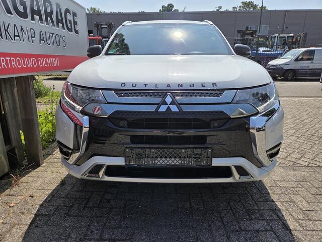 Mitsubishi OUTLANDER 2.4 PHEV Instyle 18"/Trekhaak/LED/Leder/Stoel + stuurverwarming/Dodehoek/PDC v+a/360 Camera/Apple Carplay & Android Auto