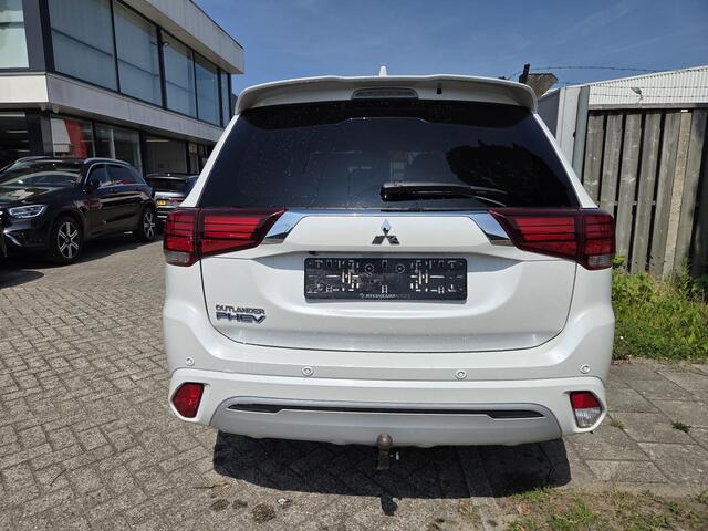 Mitsubishi OUTLANDER 2.4 PHEV Instyle 18"/Trekhaak/LED/Leder/Stoel + stuurverwarming/Dodehoek/PDC v+a/360 Camera/Apple Carplay & Android Auto