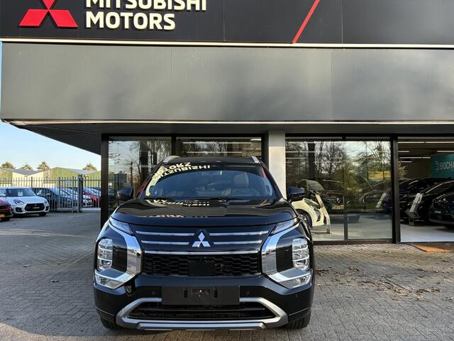 Mitsubishi OUTLANDER 2.4 PHEV First Edition NIEUW UIT VOORRAAD LEVERBAAR | 2-zone Climate Control | Adaptieve Cruise Control | Parkeersensoren voor- en achter (8) | 20" lichtmetalen velgen | Blind Spot Warning | Apple CarPlay & Android Auto | Synthetisch lederen bekleding | 8