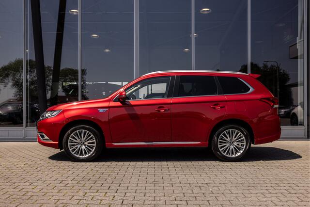 Mitsubishi OUTLANDER 2.4 PHEV Intense | Trekhaak | Camera | 18"