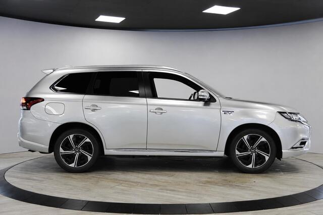 Mitsubishi OUTLANDER 2.4 PHEV Instyle | Schuif- opendak | 360 Camera | Cruise Adaptief