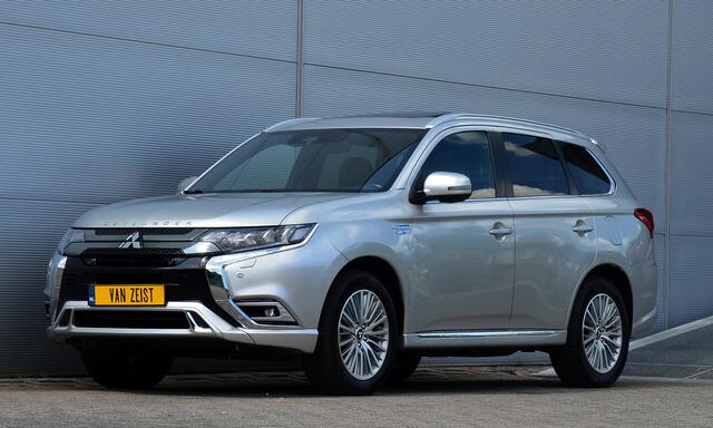 Mitsubishi OUTLANDER PHEV 2.4 INSTYLE 4WD | PLUG IN HYBRID | V2H | SOH 75% | FULL OPTIONS | LEDER | SCHUIFDAK | ADAPTIEF CRUISE | ALL SEASON BANDEN | FABRIEKSGARANTIE TOT 09-06-2029* | ALL IN RIJKLAARPRIJS