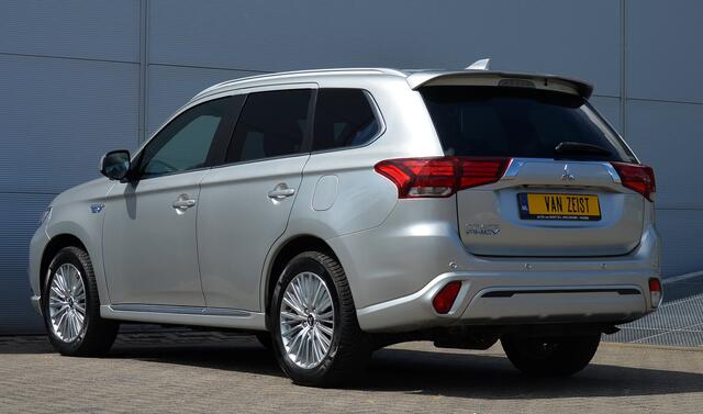 Mitsubishi OUTLANDER PHEV 2.4 INSTYLE 4WD | PLUG IN HYBRID | V2H | SOH 75% | FULL OPTIONS | LEDER | SCHUIFDAK | ADAPTIEF CRUISE | ALL SEASON BANDEN | FABRIEKSGARANTIE TOT 09-06-2029* | ALL IN RIJKLAARPRIJS