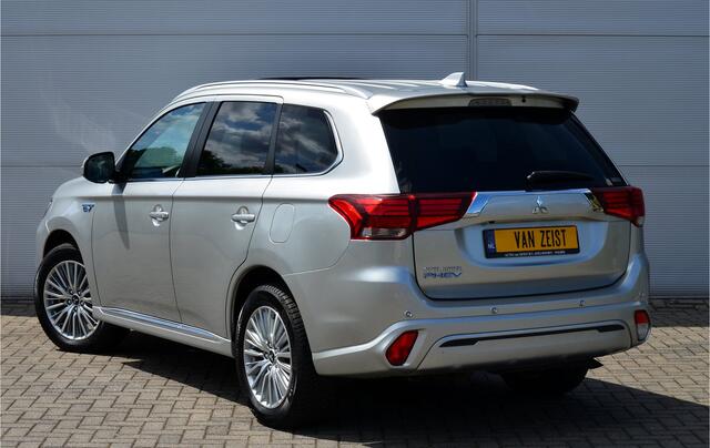 Mitsubishi OUTLANDER PHEV 2.4 INSTYLE 4WD | PLUG IN HYBRID | V2H | SOH 75% | FULL OPTIONS | LEDER | SCHUIFDAK | ADAPTIEF CRUISE | ALL SEASON BANDEN | FABRIEKSGARANTIE TOT 09-06-2029* | ALL IN RIJKLAARPRIJS