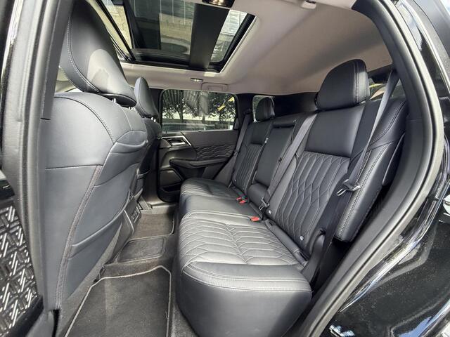 Mitsubishi OUTLANDER 2.4 PHEV Instyle 306PK | Leder | YAMAHA | Panoramadak | Stoel- en stuurverwarming | 1ste eigenaar | FABRIEKSGARANTIE TOT 04-2033!