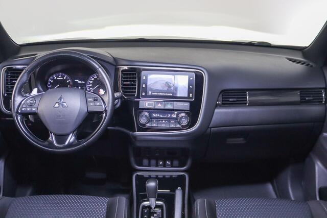 Mitsubishi OUTLANDER 2.0 Instyle 7-Persoons Schuifkanteldak, Trekhaak, LED, Cruise Control
