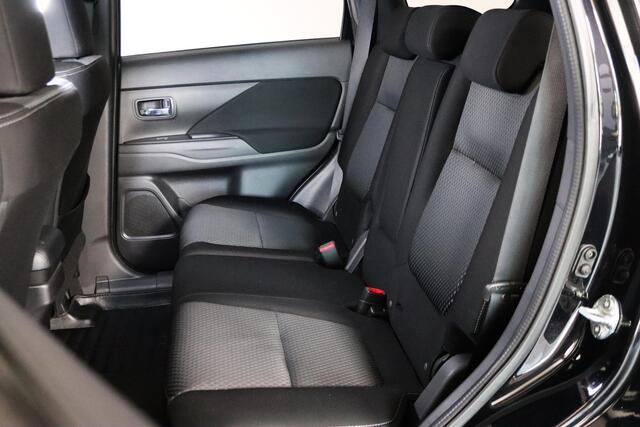 Mitsubishi OUTLANDER 2.0 Instyle 7-Persoons Schuifkanteldak, Trekhaak, LED, Cruise Control