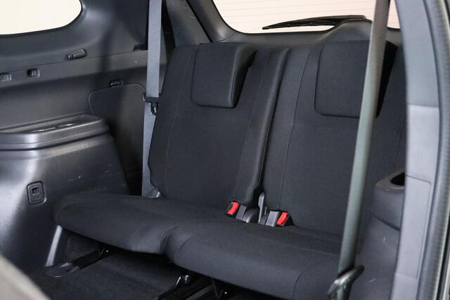 Mitsubishi OUTLANDER 2.0 Instyle 7-Persoons Schuifkanteldak, Trekhaak, LED, Cruise Control