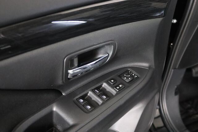 Mitsubishi OUTLANDER 2.0 Instyle 7-Persoons Schuifkanteldak, Trekhaak, LED, Cruise Control