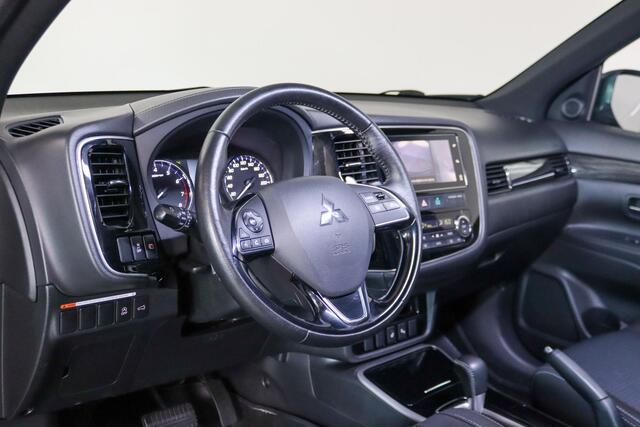 Mitsubishi OUTLANDER 2.0 Instyle 7-Persoons Schuifkanteldak, Trekhaak, LED, Cruise Control