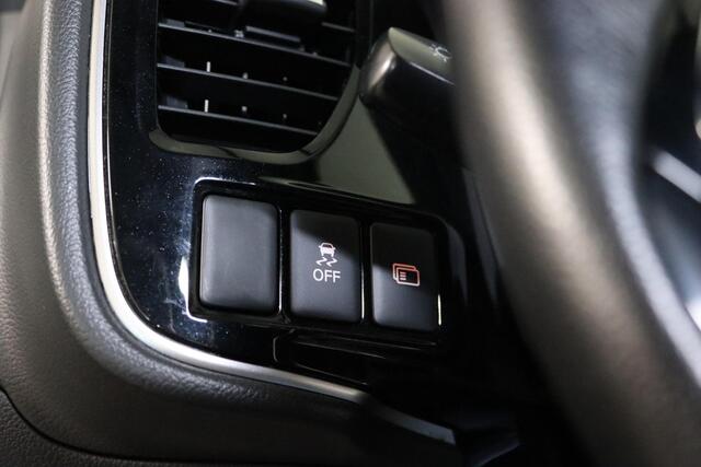 Mitsubishi OUTLANDER 2.0 Instyle 7-Persoons Schuifkanteldak, Trekhaak, LED, Cruise Control