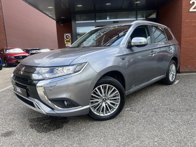 Mitsubishi OUTLANDER 2.4 PHEV 4WD Pure+ 240PK!! // AFN. TREKHAAK // KEYLESS // CAMERA+SENSOREN // CLIMA // STOELVERWARMING // APPLE-ANDROID AUTO //