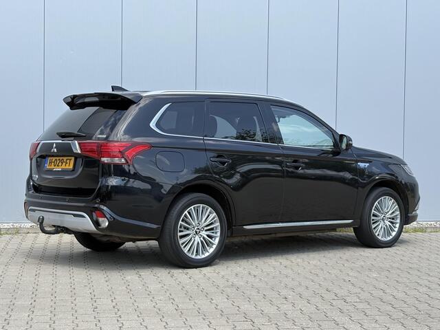 Mitsubishi OUTLANDER 2.4 PHEV Intense+ / Stoel/Stuurverwarming / Climate control / Glazen schuif-/kanteldak / Trekhaak geremd trekgewicht 1500 kg / Navigatie / Bluetooth /