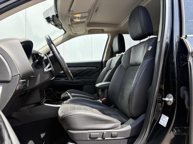 Mitsubishi OUTLANDER 2.4 PHEV Intense+ / Stoel/Stuurverwarming / Climate control / Glazen schuif-/kanteldak / Trekhaak geremd trekgewicht 1500 kg / Navigatie / Bluetooth /