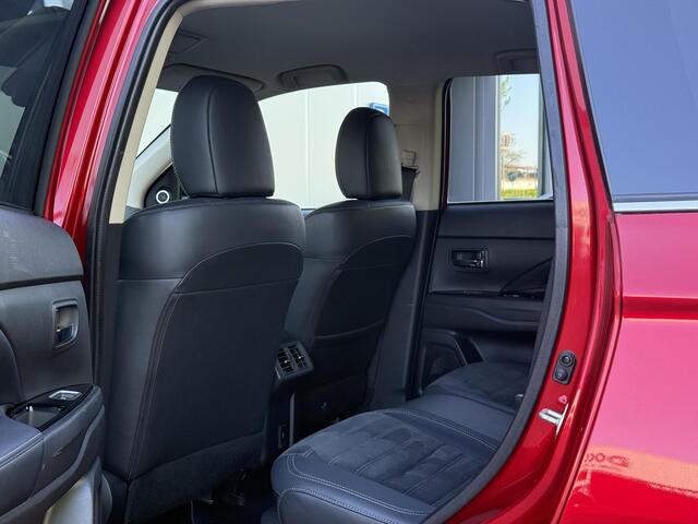Mitsubishi OUTLANDER 2.4 PHEV Intense S Automaat Plug In Hybrid Leder Alcantara Apple Carplay Camera LED Keyless 18 Inch