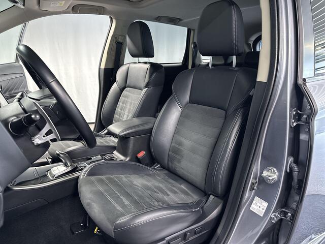Mitsubishi OUTLANDER 2.4 PHEV Intense+ Automaat | Trekhaak | Pano
